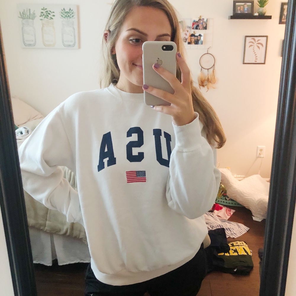Brandy Melville USA Crewneck